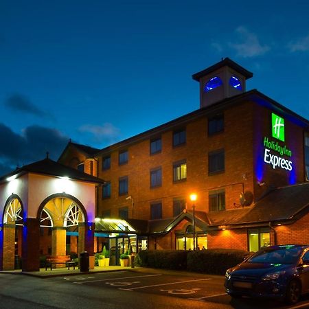 Holiday Inn Express Stafford, An Ihg Hotel Exterior foto