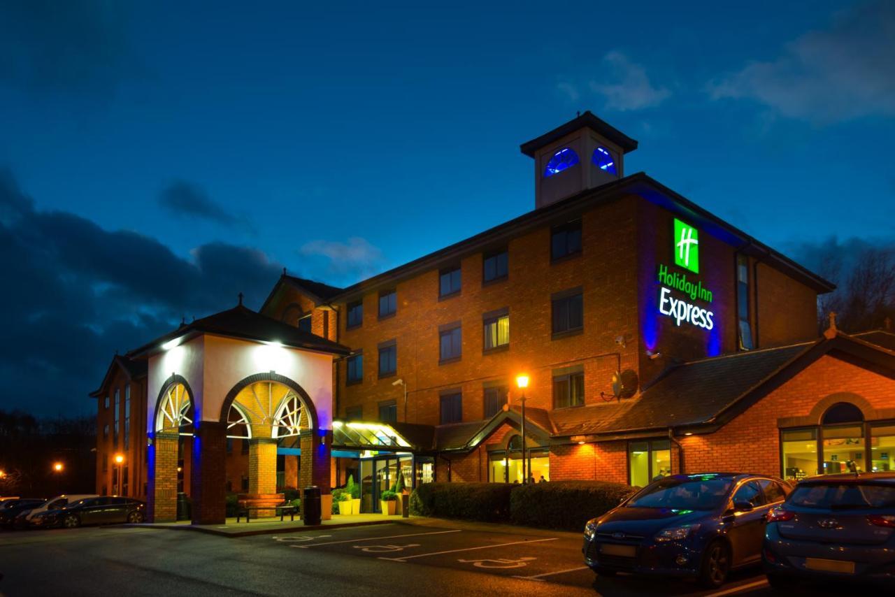 Holiday Inn Express Stafford, An Ihg Hotel Exterior foto