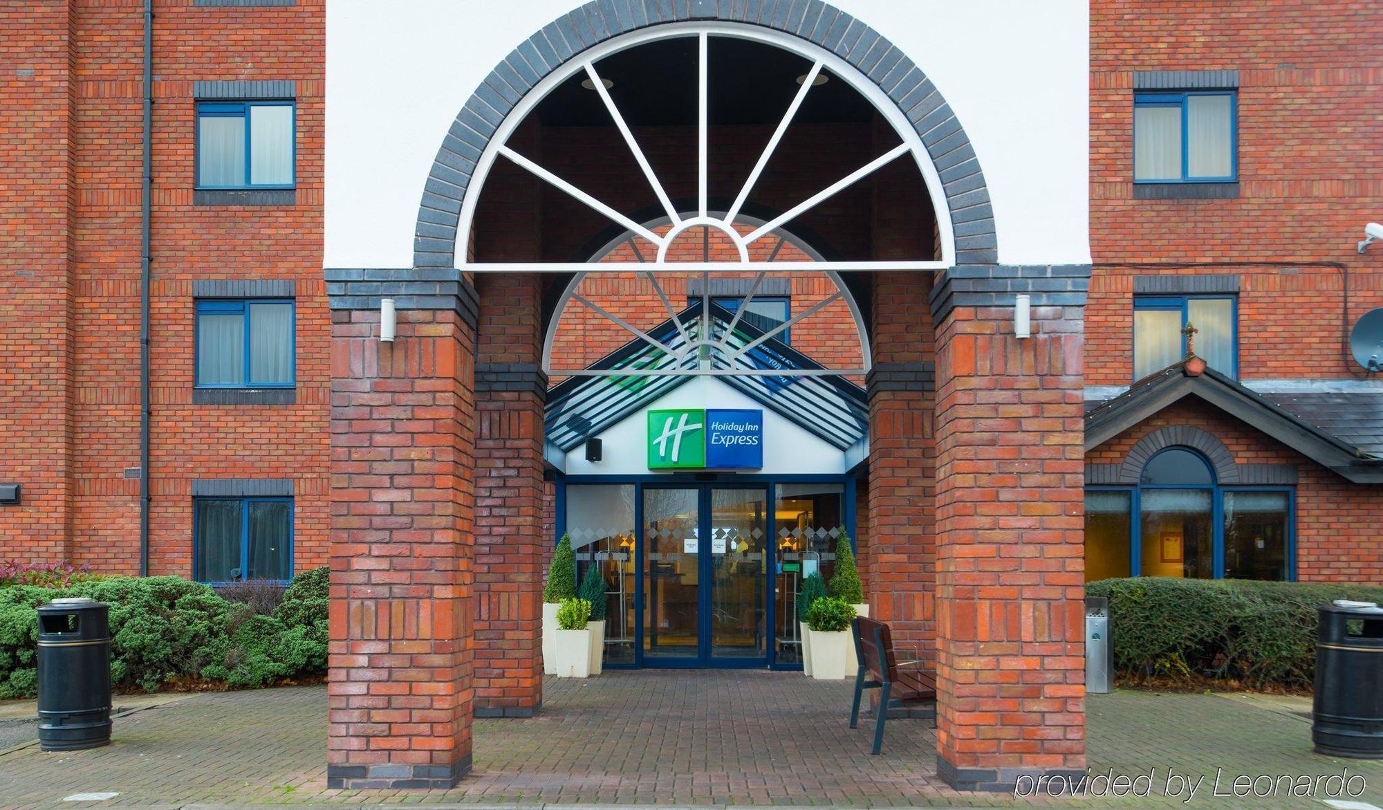 Holiday Inn Express Stafford, An Ihg Hotel Exterior foto