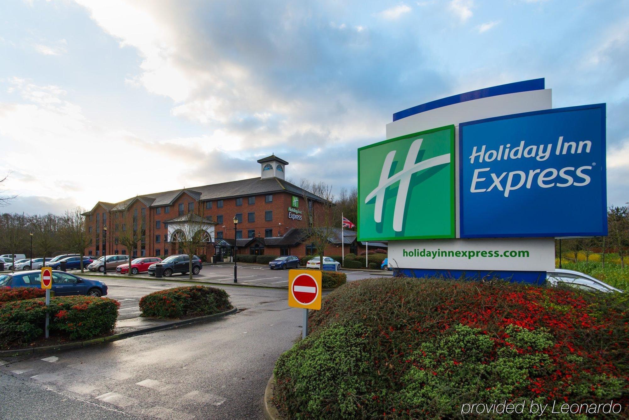 Holiday Inn Express Stafford, An Ihg Hotel Exterior foto