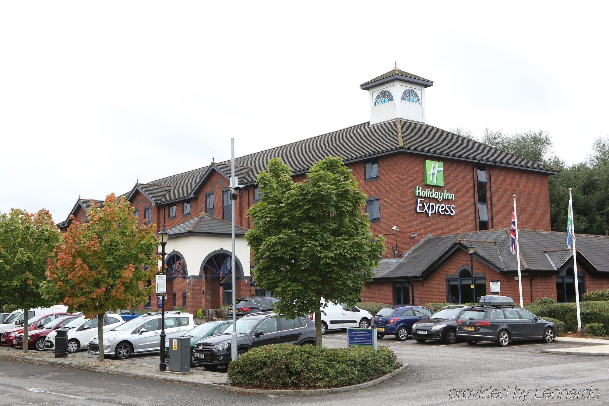 Holiday Inn Express Stafford, An Ihg Hotel Exterior foto