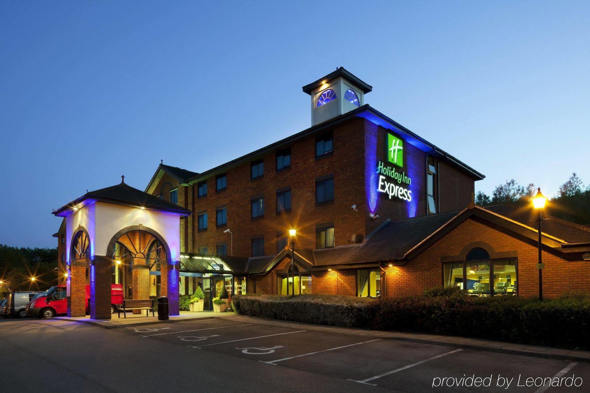 Holiday Inn Express Stafford, An Ihg Hotel Exterior foto